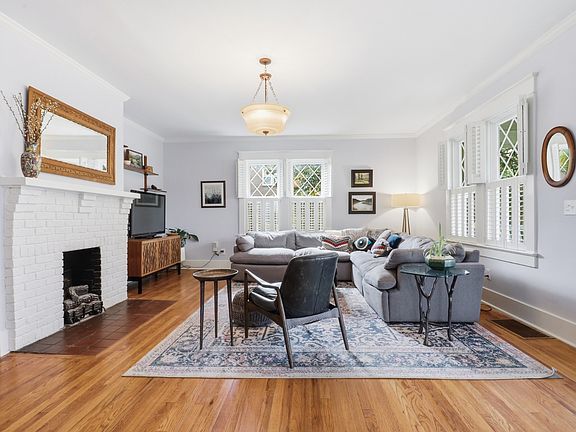 4th image of 1020 E Lytle St