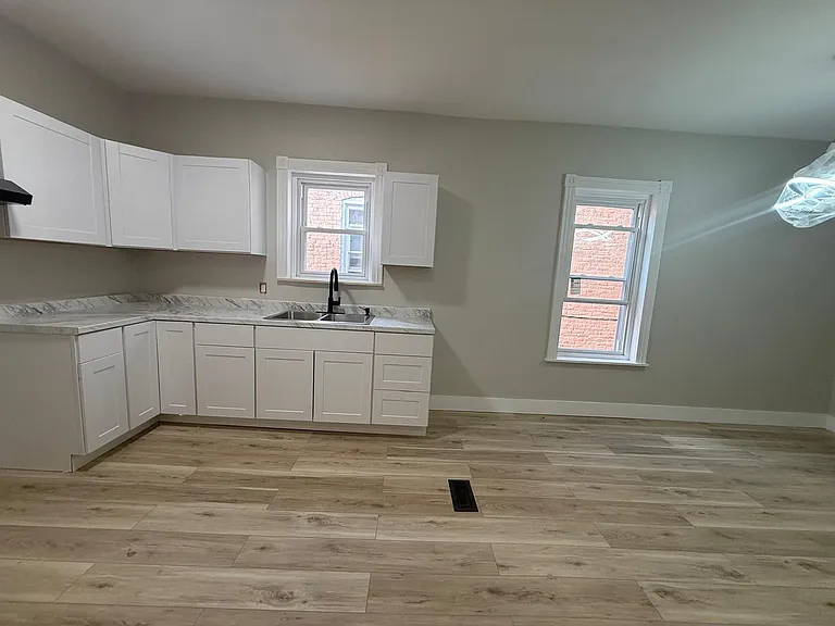 606 N 2nd St #2 — Photo 8