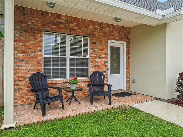 78 Hollycrest Blvd — Photo 2