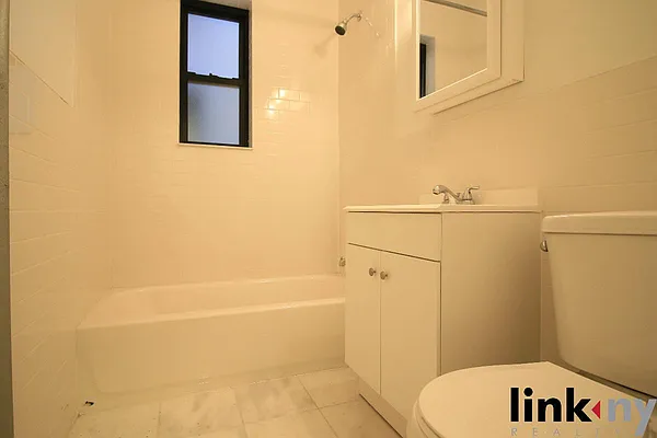 Rented by Link NY Realty | media 25