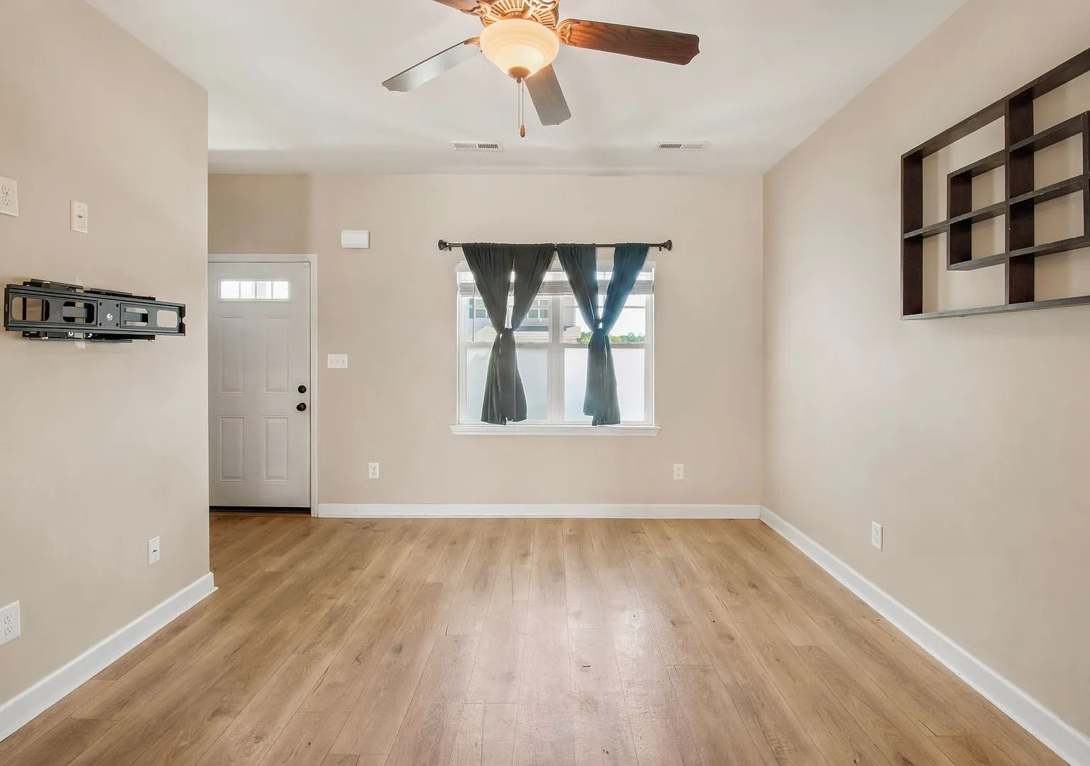 Pet Friendly Townhome In Sneads Ferry! — Photo 2