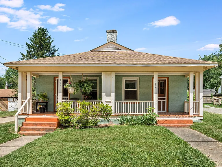 303 Dennis St — Photo 1