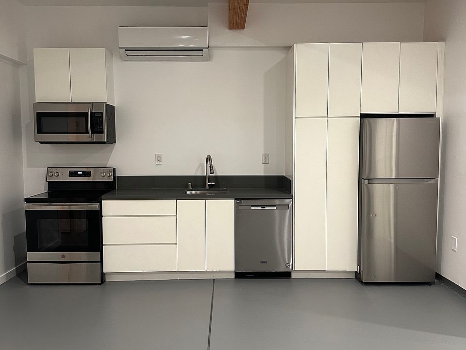 1st image of 4653 1/2 Lincoln Ave