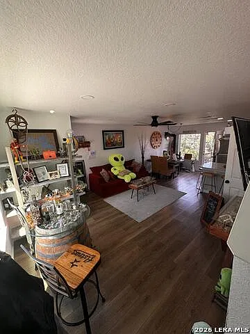 2 bed, 1.5 bath, 1055 sqft, $1,850 — Photo 3