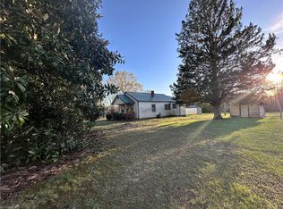 5618 Farmstead Rd, Seagrove, NC 27341