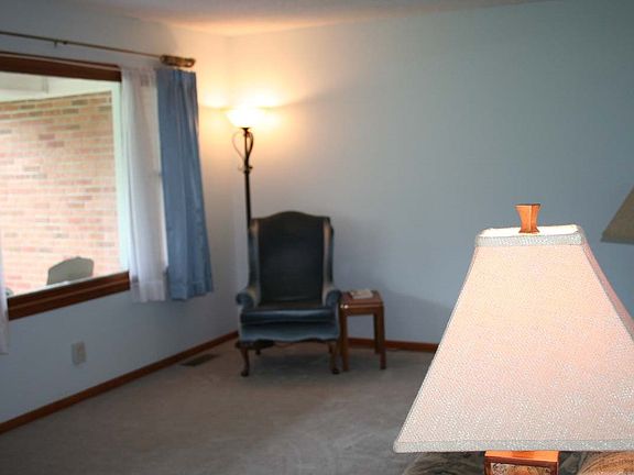 3rd image of 720 Old Orchard Ln