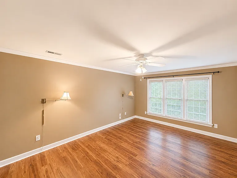 207 Custer Trl — Photo 11