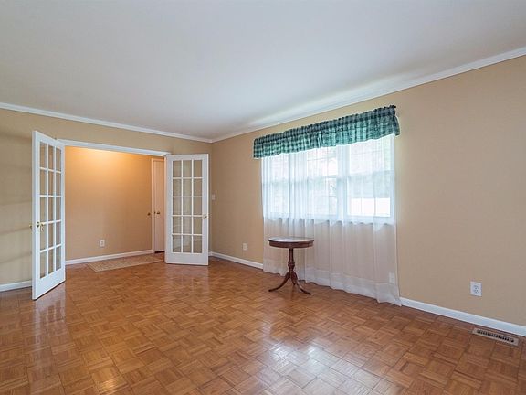 5th image of 6036 Imperial Hills Dr