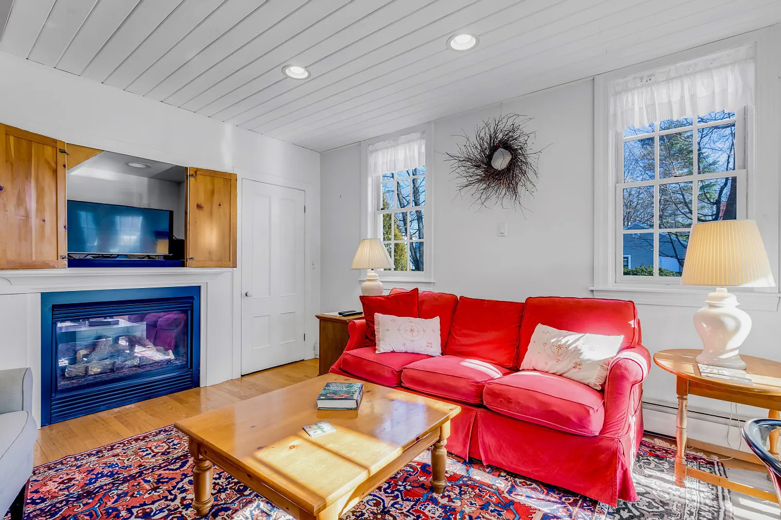 1 bed, 1.0 bath, 893 sqft, $4,545 — Photo 2