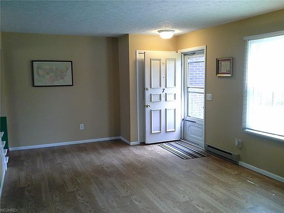 3rd image of 8254 Deepwood Blvd Unit 9
