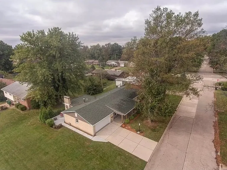 2404 Wendy Way Dr — Photo 17