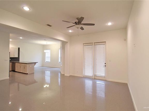 4th image of 301 Ulex Ave