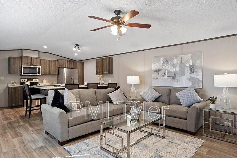 3 bed, 2.0 bath, 1068 sqft, $1,400 — Photo 1