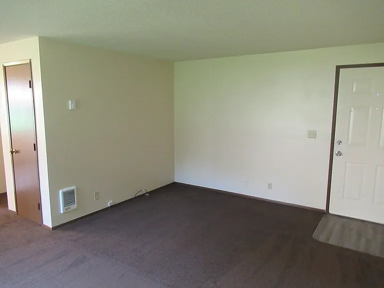 Downstairs Two Bedroom Apartment with Garage — Photo 15