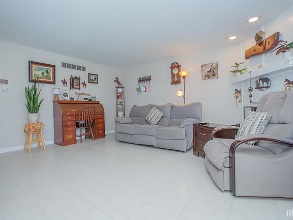 2nd image of 712 Kingswood Dr