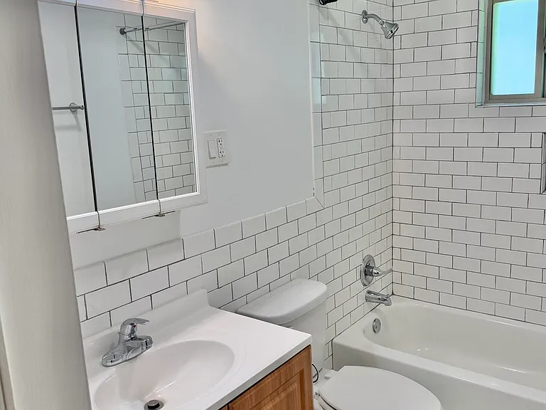 442 Hillbrook Dr — Photo 16