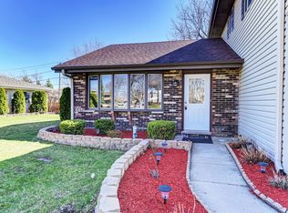 2201 W Weathersfield Way, Schaumburg, IL 60193