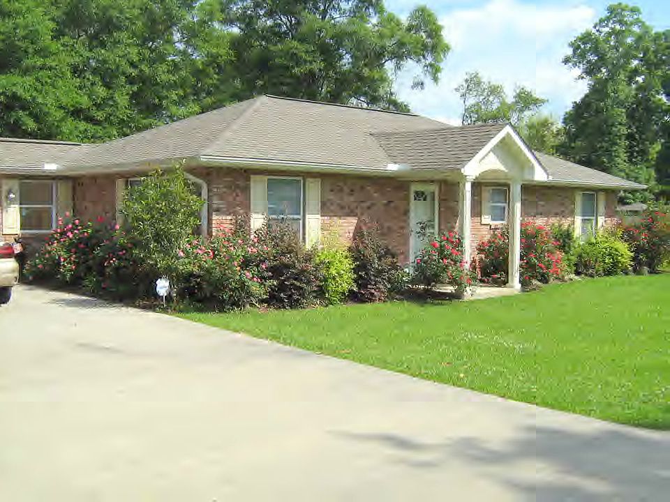 1st image of 811 Harvey Dr