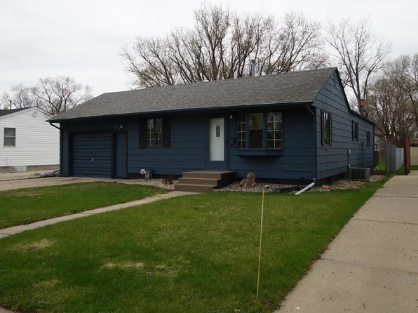 911 S Aldrich St, Aberdeen, SD 57401