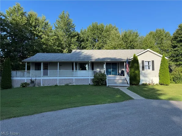 1696 Concord Ct, Roaming Shores, OH 44084