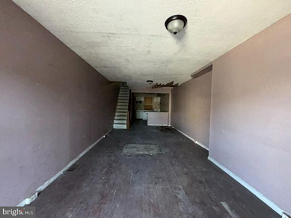 4th image of 1322 McHenry St
