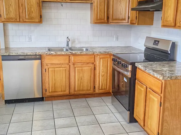 231 Providence St #231, West Warwick, RI 02893