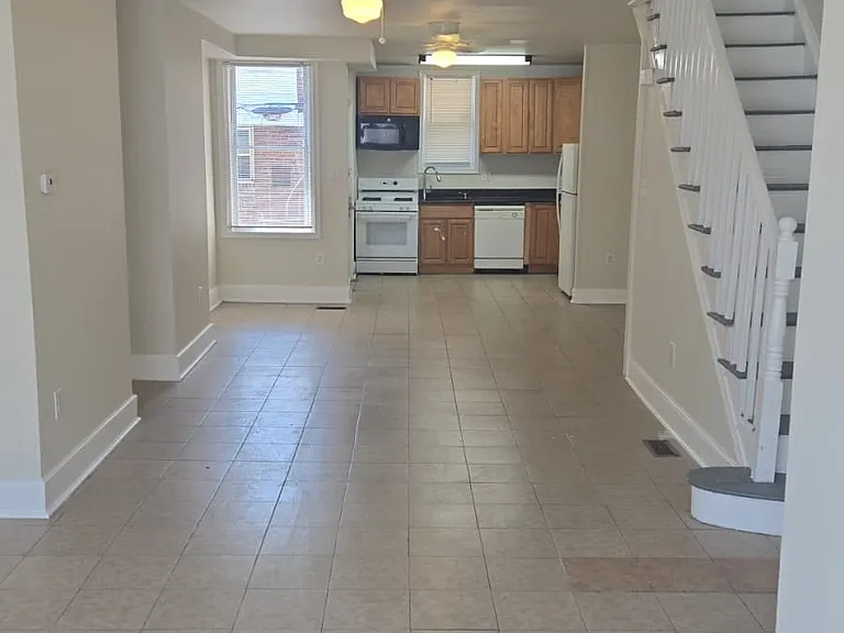 4772 Loring St — Photo 2