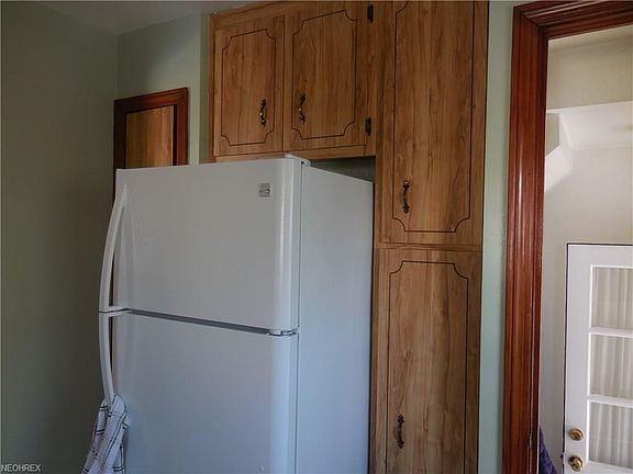 4th image of 27185 Forestview Ave