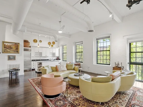 150 Moody St #34, Waltham, MA 02453