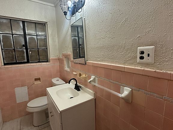 2nd image of 4294 Cortland St APT 2