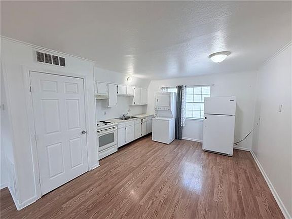 2nd image of 629 Papworth Ave #F