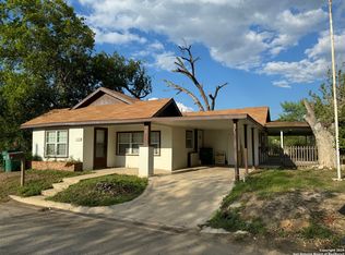 610 N Avenue B, Crystal City, TX 78839