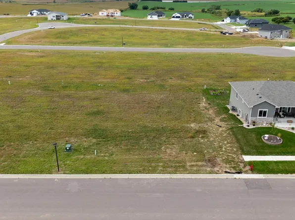 621 Hanna Trl, Crooks, SD 57020