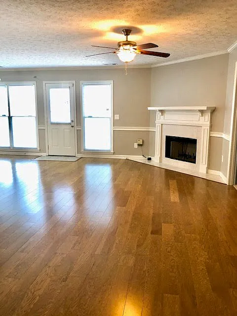 3 bed, 1341 sqft, $1,415 — Photo 2