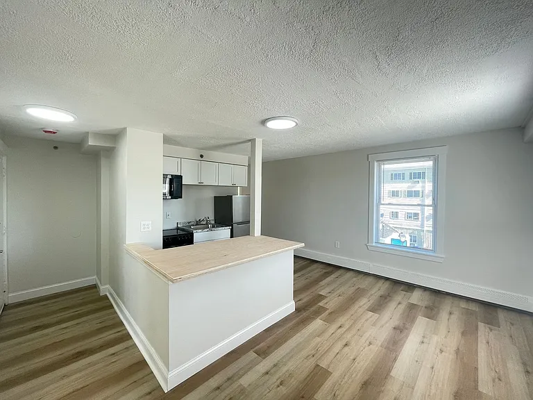 251 Pine St #304 — Photo 3