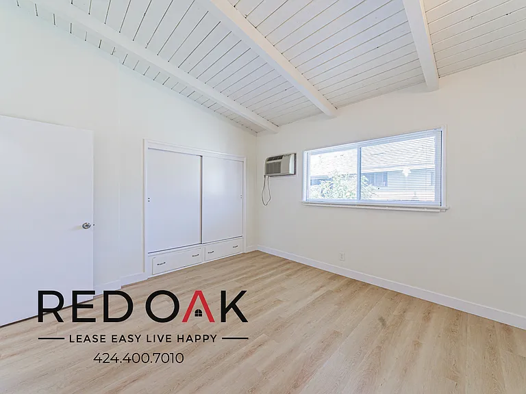12719 Vanowen St #10 — Photo 10