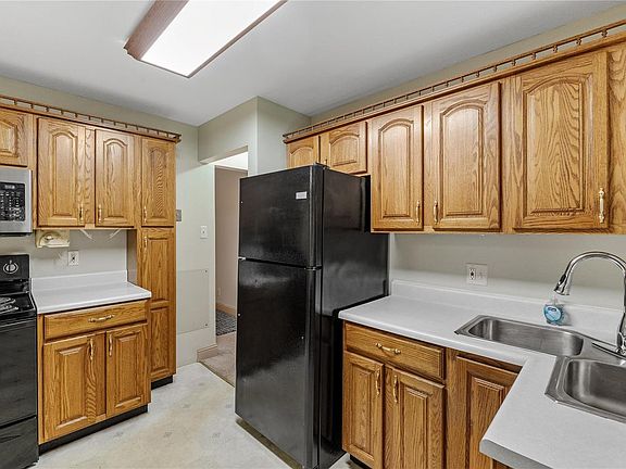 5th image of 10518 Saint Matthew Ln