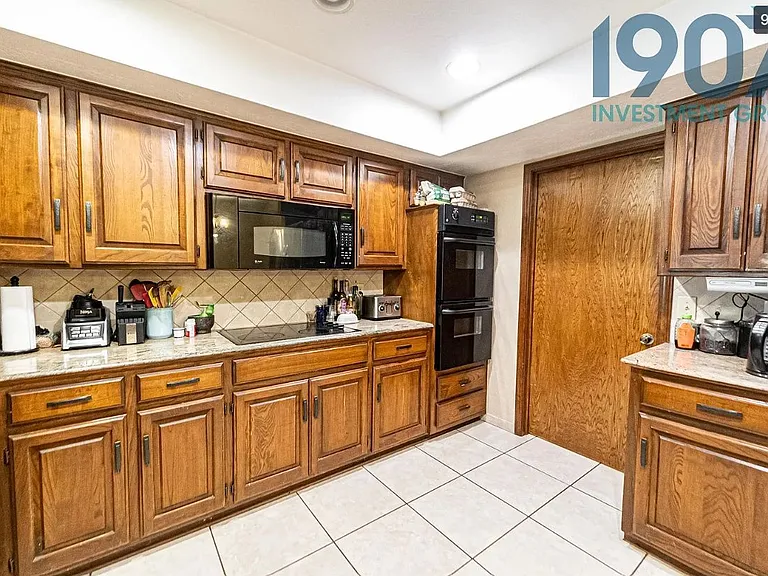 4405 Manchester Ct — Photo 9