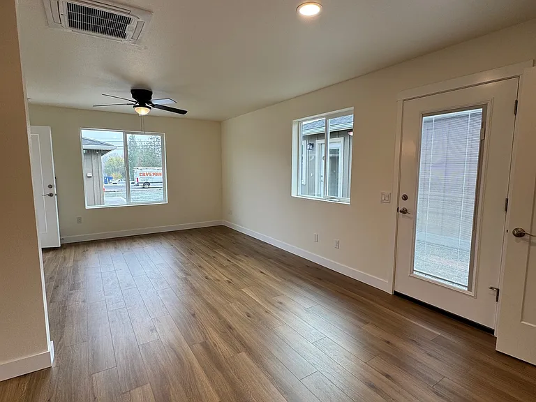 1654 NW Highland Ave — Photo 1