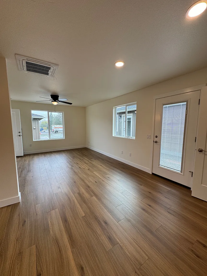 1654 NW Highland Ave photo 1