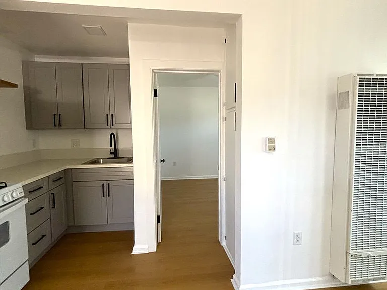 1329 W Carson St — Photo 3