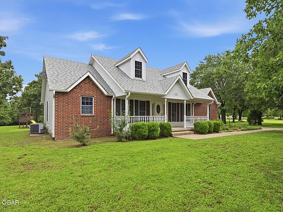 3rd image of 3532 Willow Ln