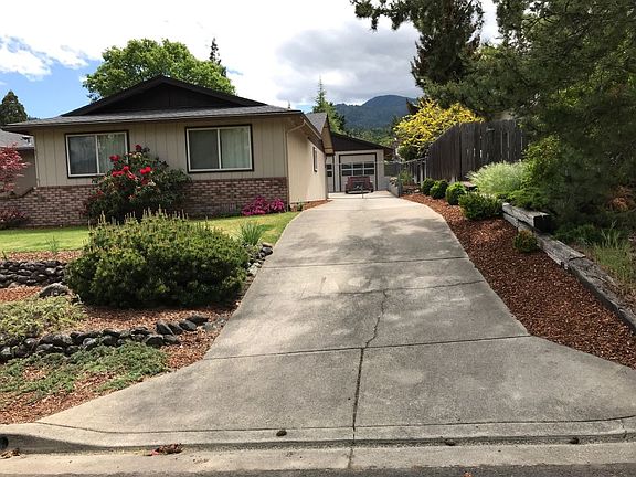 RV driveway w/gate