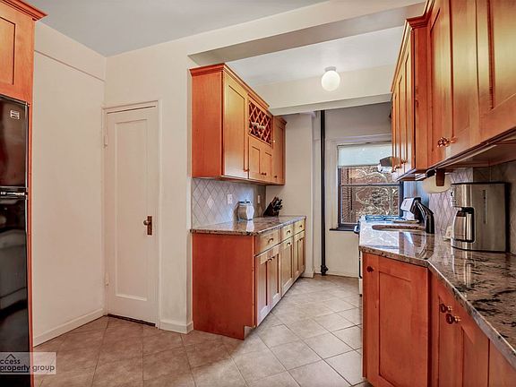 3rd image of 55 Park Ter E APT B44