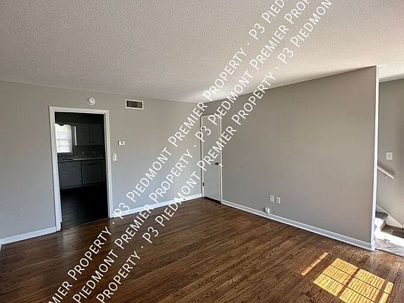 3rd image of 26 Forsyth St