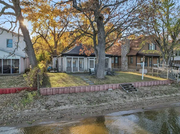 67 Cora Ave, Fox Lake, IL 60020