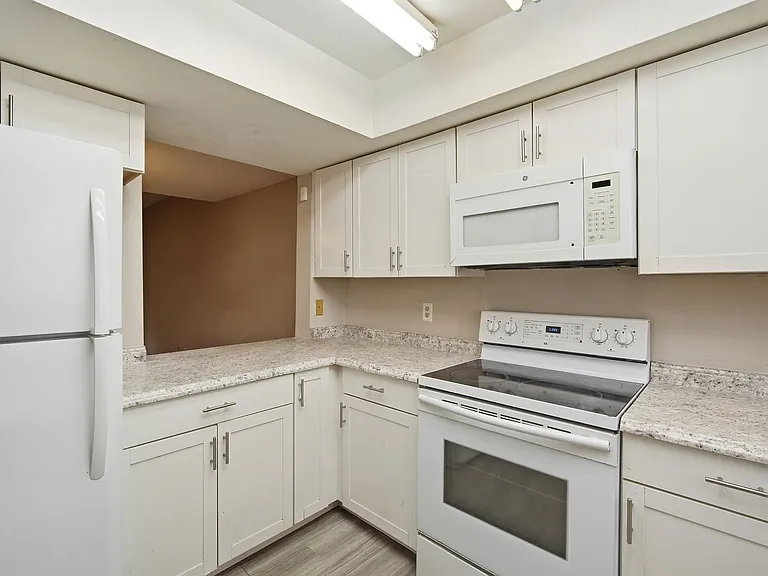 1910 W Sligh Ave #E102 — Photo 7