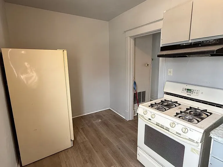415 George St — Photo 10