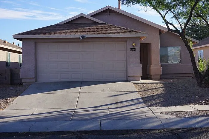 3 bed, 2.0 bath, 1297 sqft, $1,695 — Photo 2