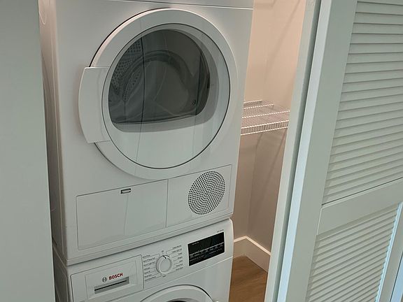 3rd image of 1204 N Clark St #312